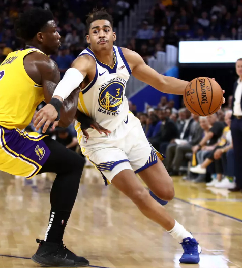 北京国安足协杯夺冠，法比奥荣膺金靴，球员拼尽全力，彰显拼搏精神。